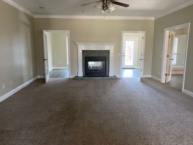 Building Photo - Spacious 3Bed/2Ba Brick Home in Established Neighborhood w/Easy Access to Everything! *SPECIAL: 1...