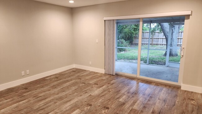Building Photo - 8783 SE Hobe Ridge Ave