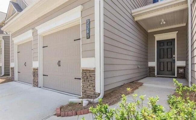 Building Photo - 3369 Castleberry Village Cir