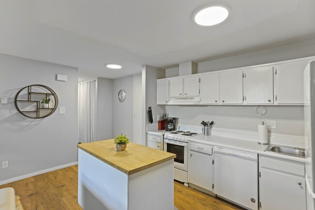 Building Photo - 3050 Rue D’Orleans
