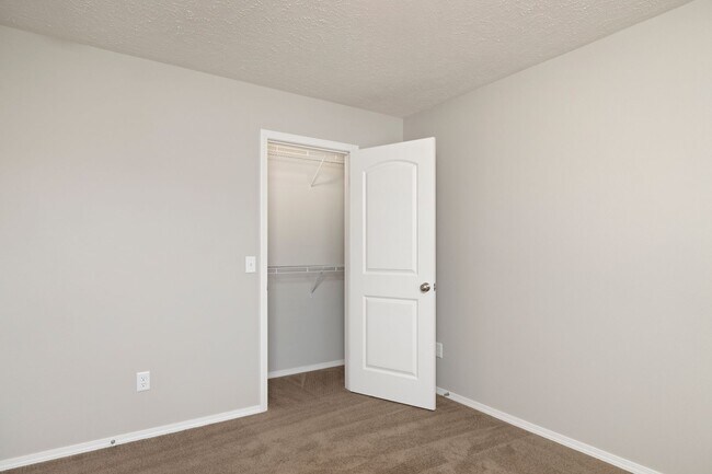 Building Photo - 552 W Danielle St
