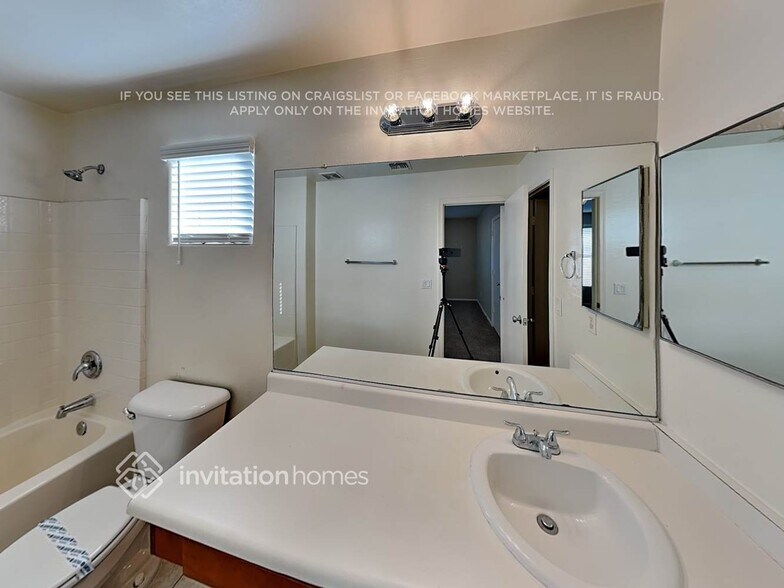 Building Photo - 424 N 66th Ave