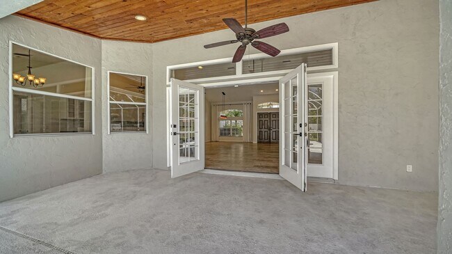 Building Photo - 4-Bedroom Home with Pool in Eastlake Commu...