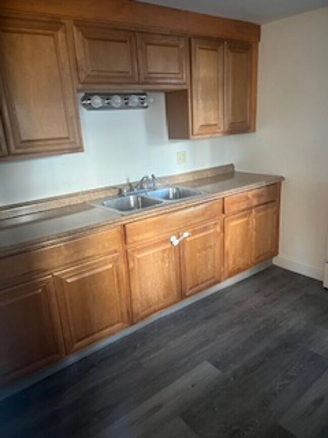 Building Photo - 19 High St