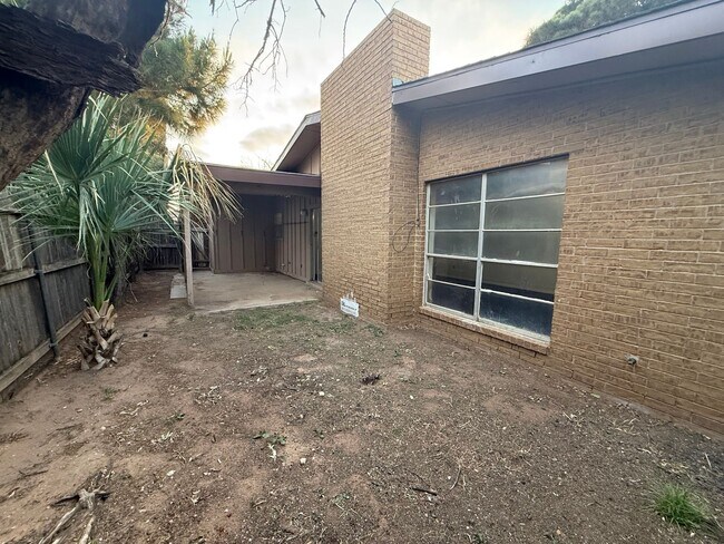 Building Photo - For Lease - 2706 B Fair Palms - Odessa, TX