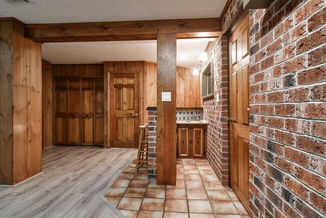 Building Photo - 27 Woodland St