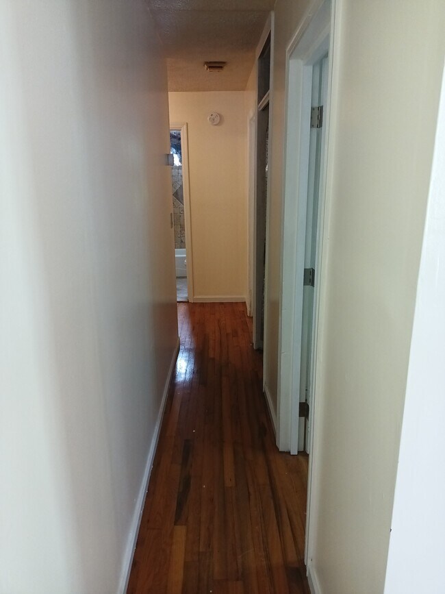 Building Photo - 471 Logan Ave