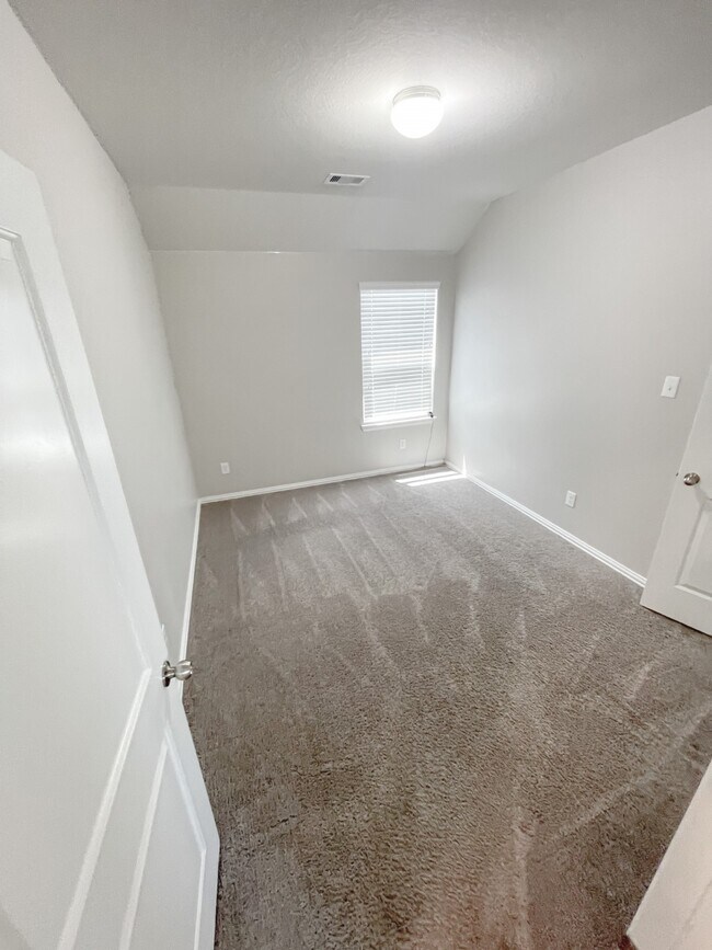 Building Photo - 21130 American Yellowwood Pl