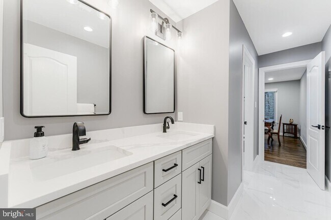 Building Photo - 7814 Crownhurst Ct