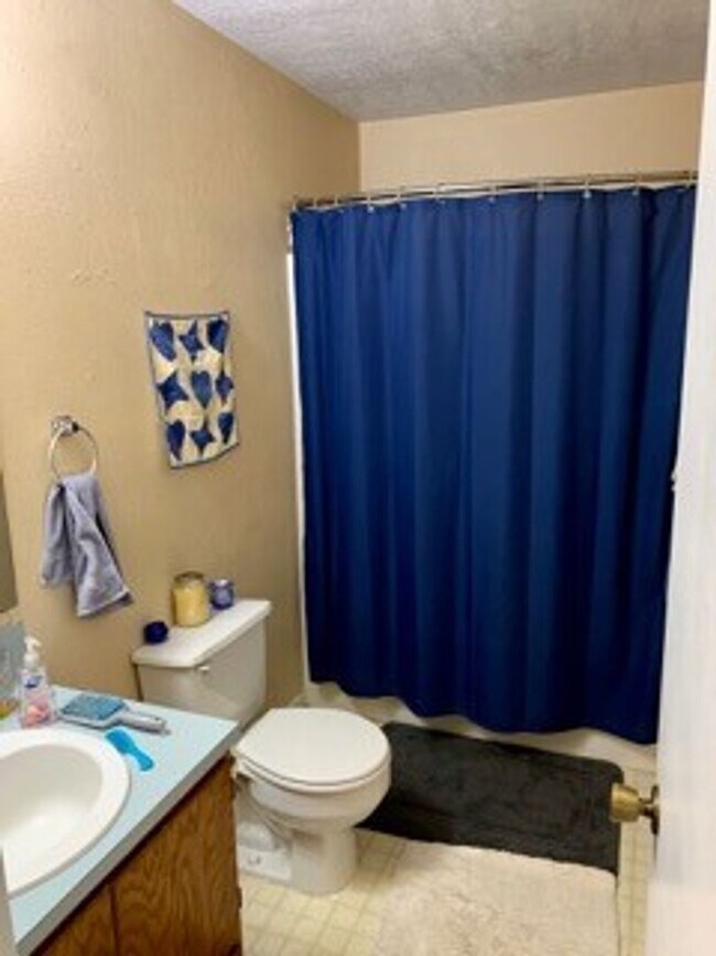 Building Photo - Bryan - 3 Bedroom - 2 Bath -1 vehicle garage - Fenced in back yard - House.