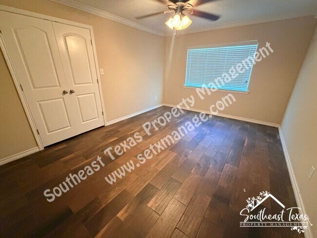 Building Photo - 6033 Reba Dr