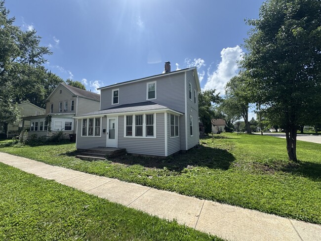 Primary Photo - 526 N 8th St