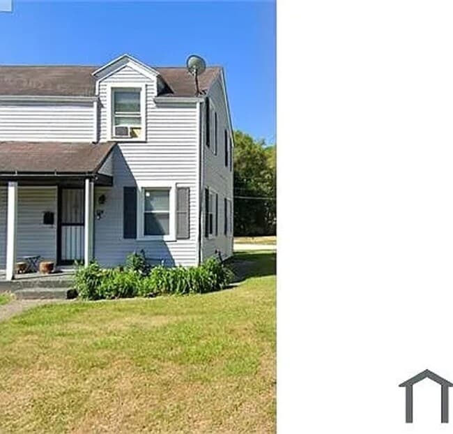 Building Photo - 2 bed 1 bath duplex $1100/mo