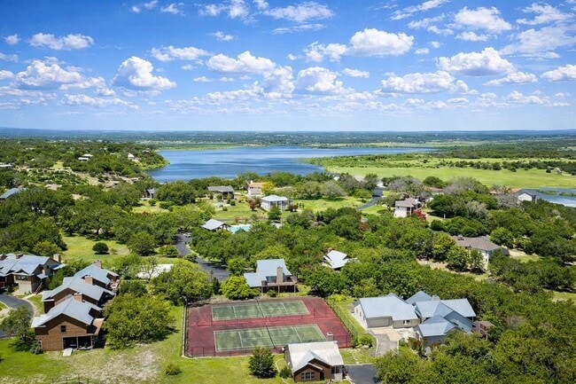 Building Photo - 935 Wesley Ridge Dr
