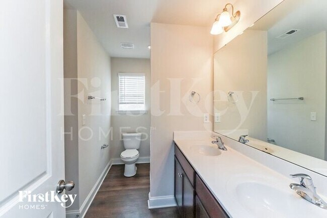 Building Photo - 2027 Cypress Village Dr NW