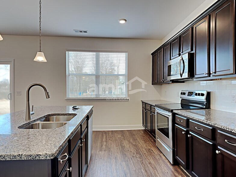 Building Photo - 2932 Throneberry Ln