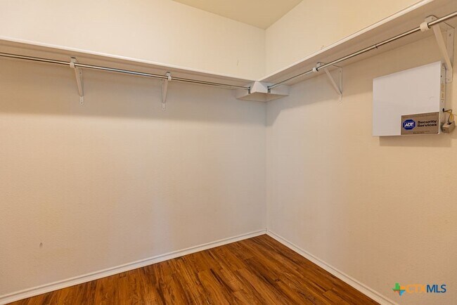 Building Photo - 2019 Woodway Dr