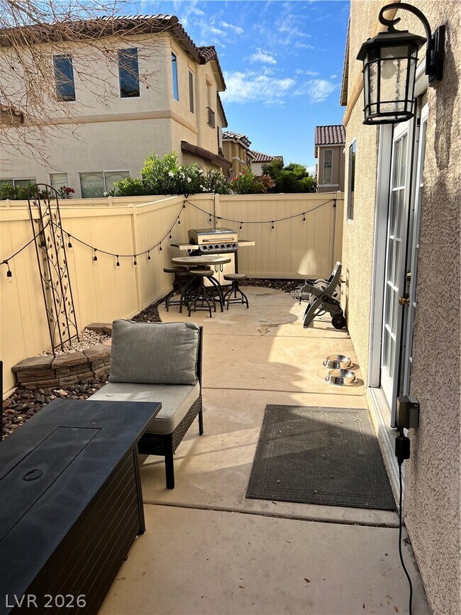 Building Photo - 8168 Finch Feather St