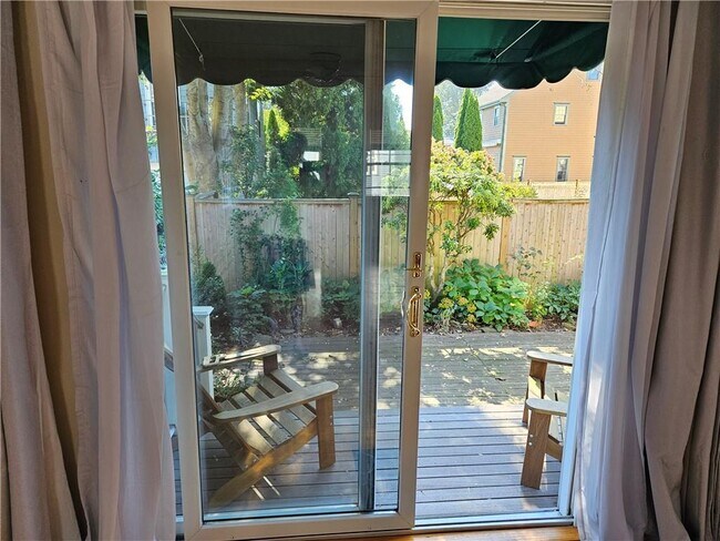 Building Photo - 10 Cherry St