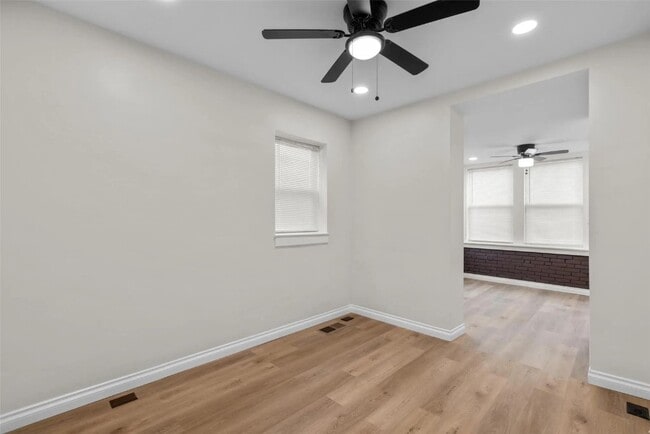 Building Photo - 5756 De Giverville Ave