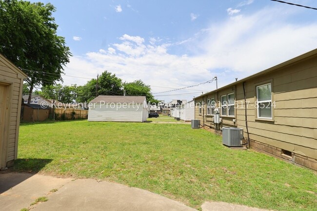 Building Photo - Gorgeous duplex unit on large lot with garage -- NO PETS ALLOWED