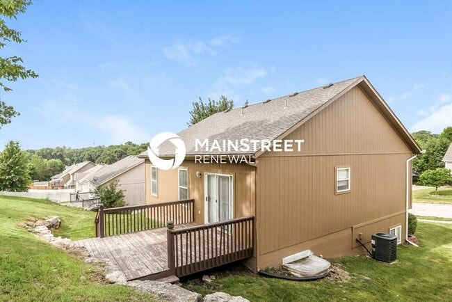 Building Photo - 5 Bedroom Pet-Friendly Home in Independence, MO with Main Street Renewal