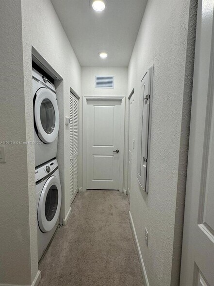 Building Photo - 15300 NW 32nd Ave