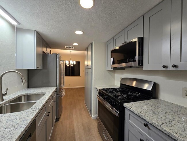 Building Photo - 1305 Dobie Dr