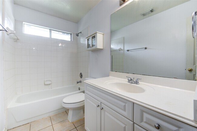 Building Photo - 4219 Margate Dr