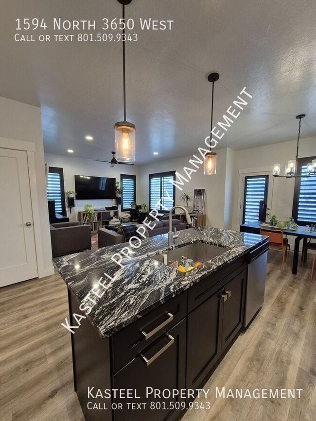 Building Photo - 1594 N 3650 W