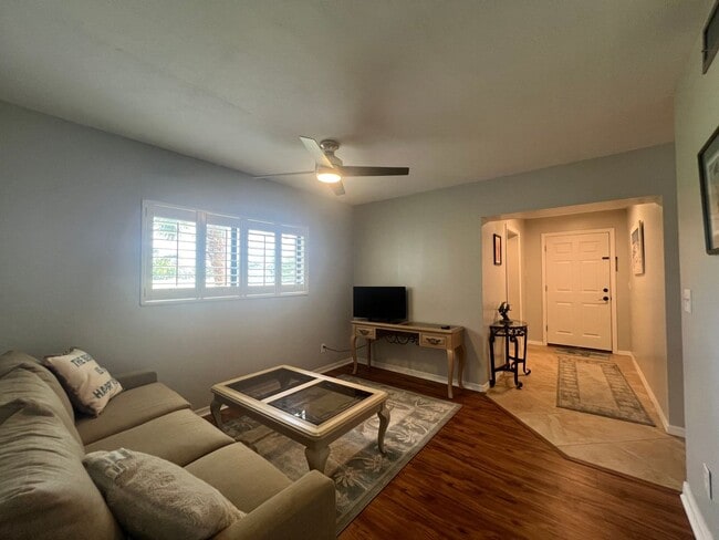 Building Photo - BEAUTIFUL and Renovated Riverfront Furnished Condo 2 Bedrooms, 2 Bathrooms