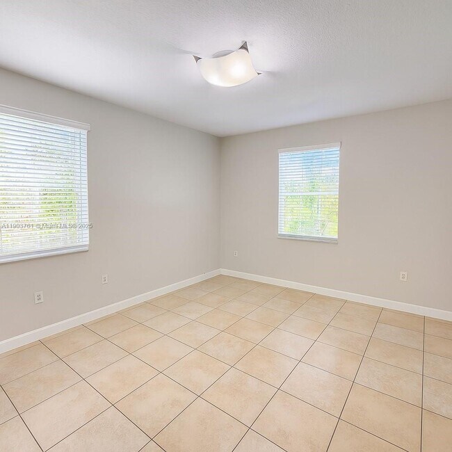 Building Photo - 2417 SE 14th St