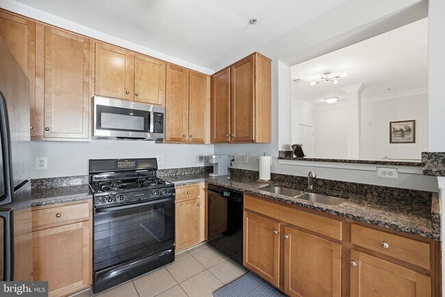 Building Photo - 4852 Eisenhower Ave