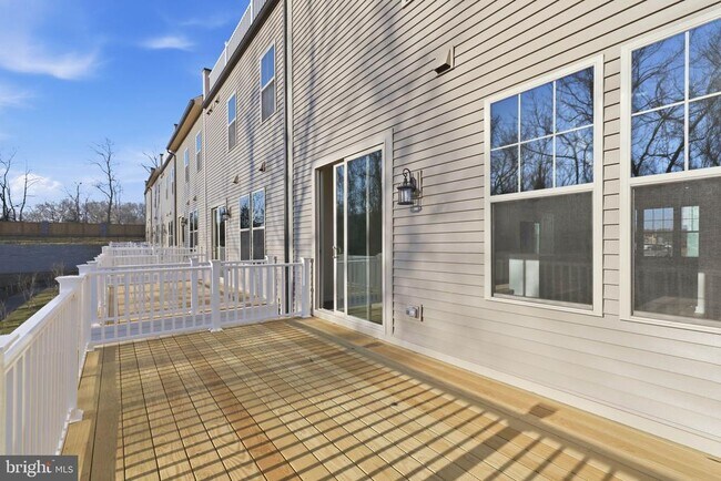 Building Photo - 1011 Venifena Terrace SE