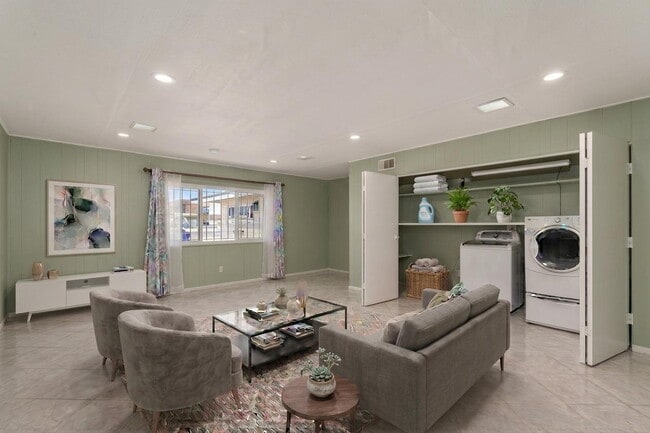 Building Photo - Spacious 3BR Retreat in the Heart of Cherokee Point