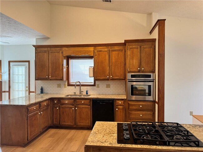 Building Photo - 487 Ravinia Way