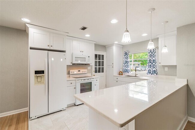 Building Photo - 4511 S Cameron Ave