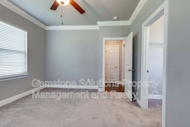 Building Photo - 2944 Hadley Close Ln