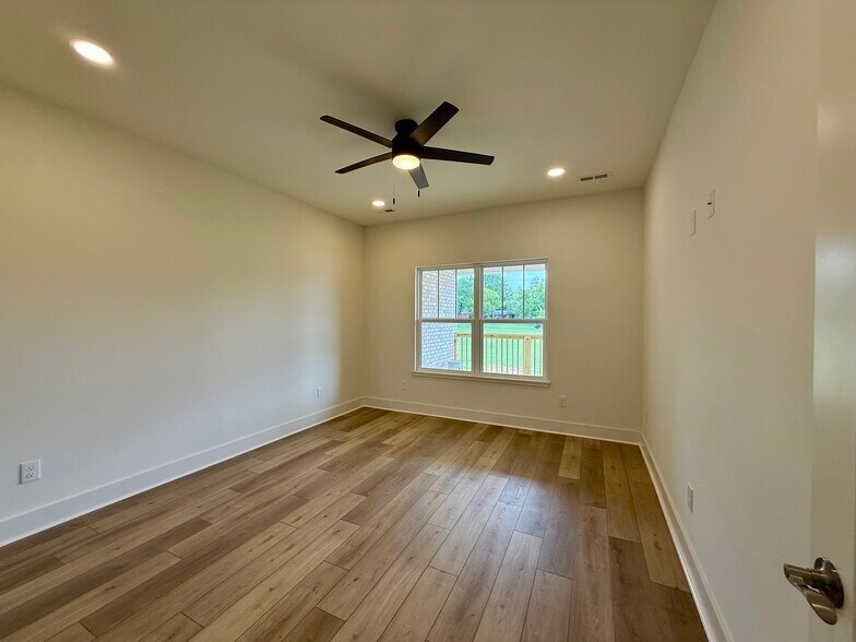 Building Photo - 7413 Westridge Dr