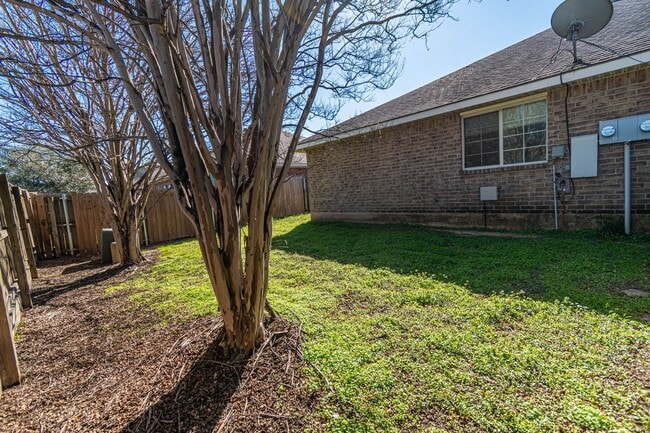 Building Photo - Available for January Move in! 3 Bedroom 3 Bathroom Duplex with Fenced Yard!