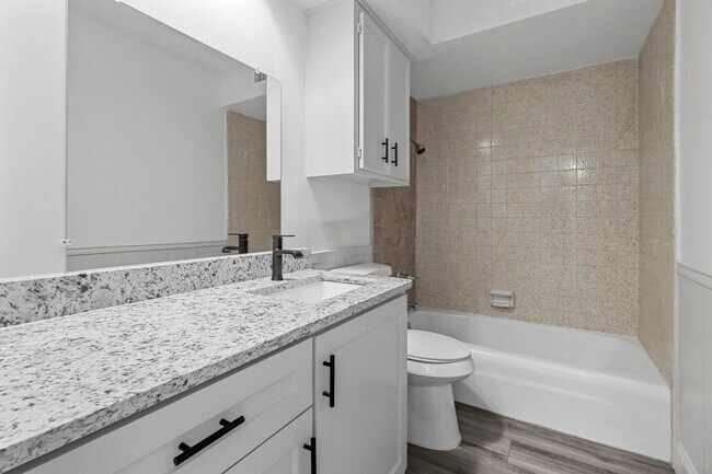 Building Photo - 2404 Kentfield Ln