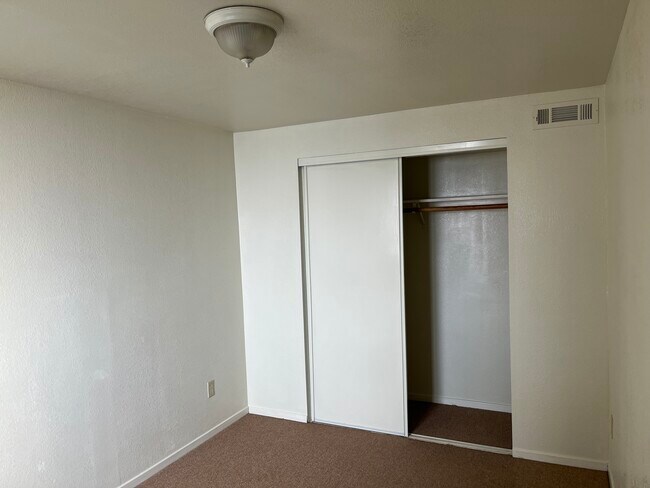 Building Photo - 188 Ramsell St