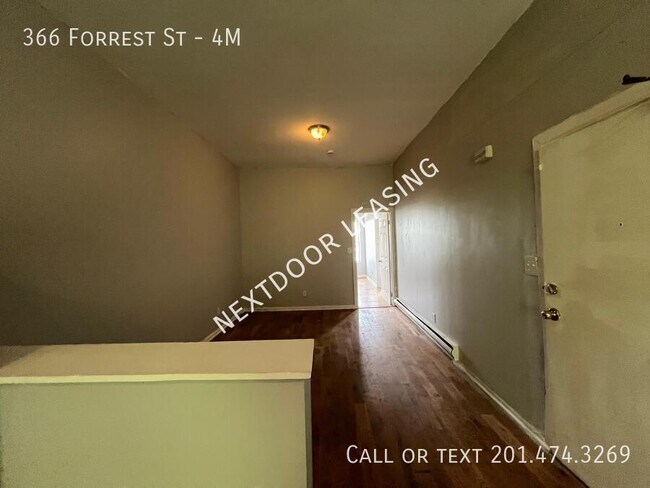 Building Photo - 366 Forrest St