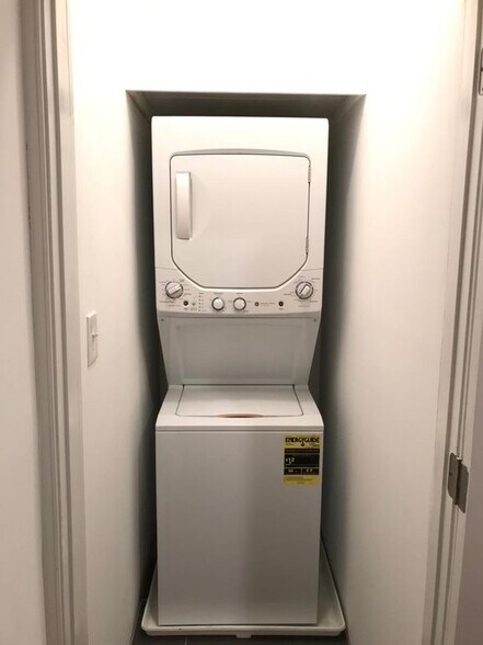 Building Photo - 1711 Latrobe St