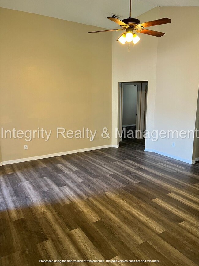 Building Photo - Charming cottage feel 3-bedroom, 2-bathroom house