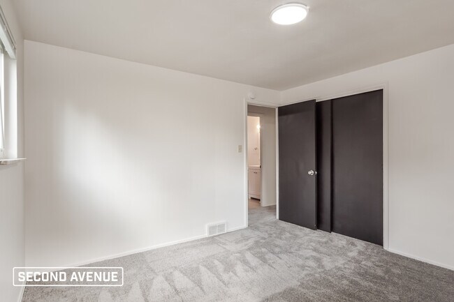 Building Photo - 716 Bittersweet Rd