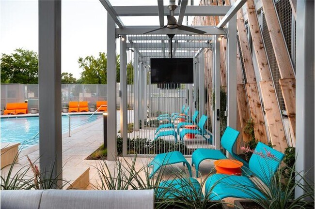 Building Photo - 1212 E 5th St.