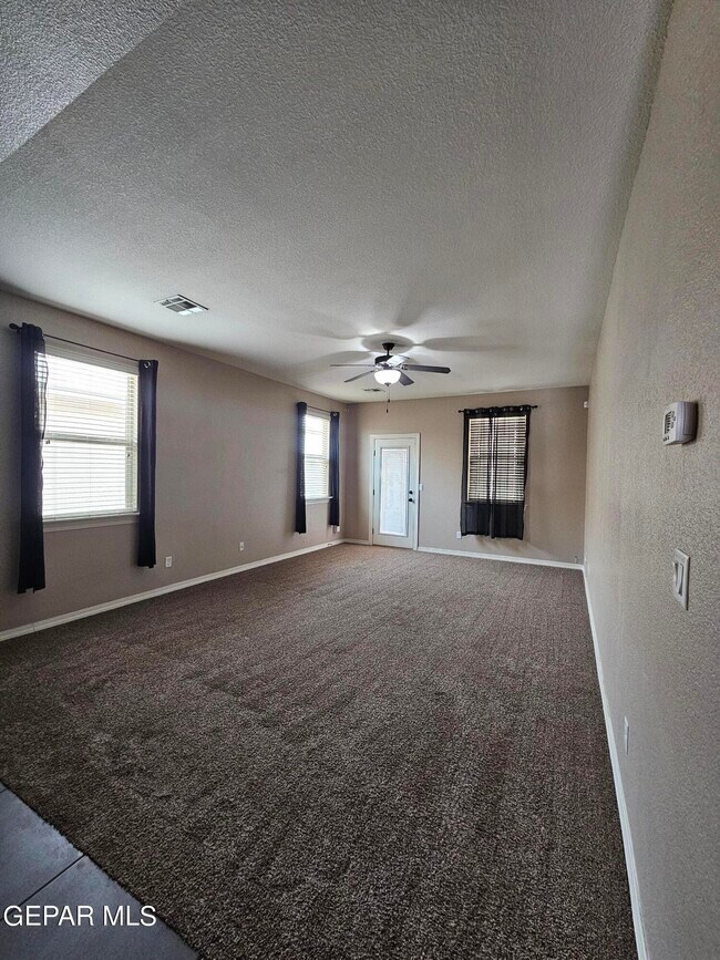 Building Photo - 14328 S Cave Ave