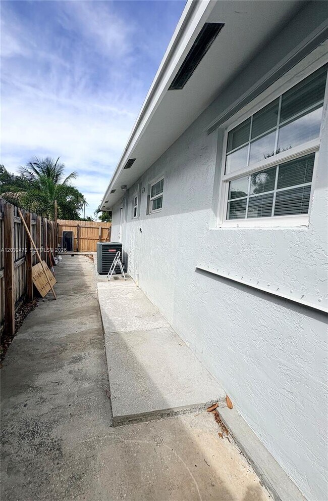 Building Photo - 1116 N 61st Ave