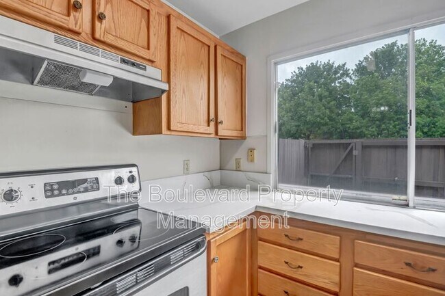 Building Photo - 95-045 Hokuiwa St